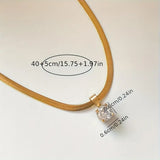 Collier élégant avec pendentif strass | Doré