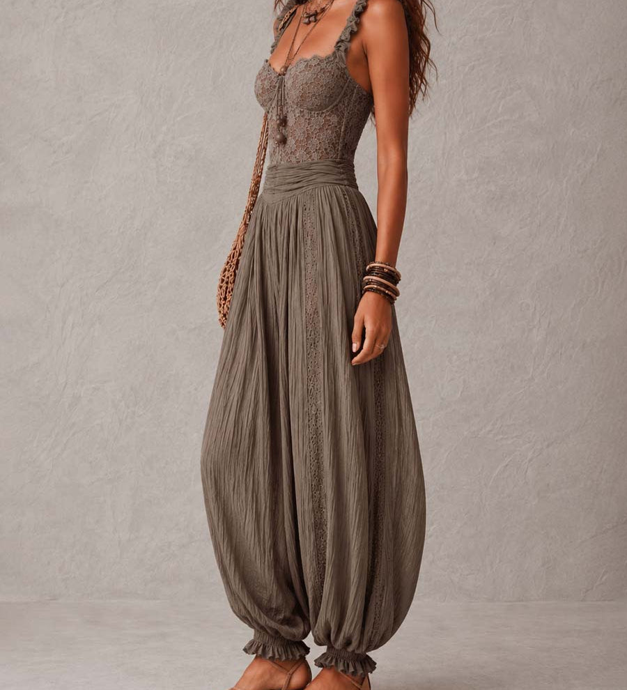 Ensemble bandeau en dentelle grise et pantalon sarouel plissé en coton