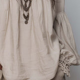 Blouse en coton et lin plissée à garniture en dentelle