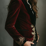 Blazer de luxe en velours noir à col élégant et broderies dorées
