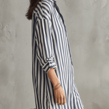 Mini-robe chemise ample à rayures bleues et blanches