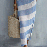 Robe longue maxi en maille bohème rayée bleu ciel à épaules dénudées