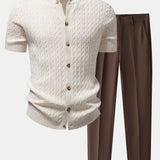 Chemise en tricot à boutons et col rond en jacquard torsadé & Pantalon fuselé coupe ajustée