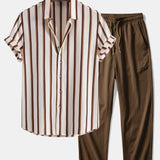 Chemise boutonnée à rayures gaufrées et pantalon droit à texture froissée