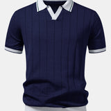 Polo en maille à col Johnny avec bordures contrastantes et pantalon fuselé coupe slim