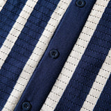 Chemise boutonnée en maille rayée et pantalon droit en lin