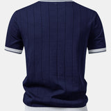 Polo en maille à col Johnny avec bordures contrastantes et pantalon fuselé coupe slim