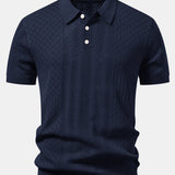 Polo en maille ajourée à motif jacquard géométrique et pantalon droit à texture froissée