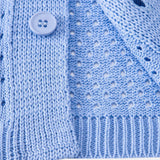 Chemise en maille ajourée et pantalon droit en lin