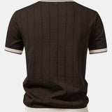 Polo en maille à col Johnny avec bordures contrastantes et pantalon fuselé coupe slim