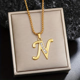 Collier initiale avec accent en cristal | Or