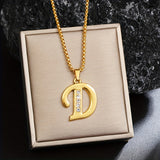 Collier initiale avec accent en cristal | Or