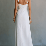 Robe longue fendue à fines bretelles, blanche et minimaliste