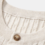 Chemise en tricot à boutons et col rond en jacquard torsadé & Pantalon fuselé coupe ajustée