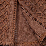 Chemise boutonnée en jacquard à motif losanges géométriques et pantalon droit à texture froissée