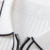 Polo en maille gaufrée zippé à bordure contrastante et pantalon fuselé coupe ajustée