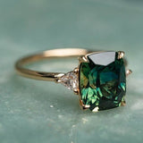 Bague en or avec gemme verte d'inspiration vintage