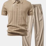 Polo en maille ajourée à motif jacquard géométrique et pantalon droit à texture froissée