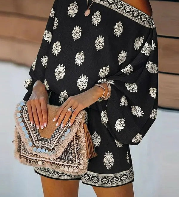 Combinaison-short à motif baroque, épaules dénudées et manches ballon