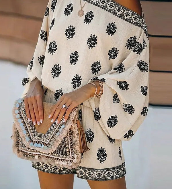 Combinaison-short à motif baroque, épaules dénudées et manches ballon
