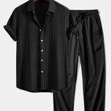 Chemise boutonnée en jacquard à motif losanges géométriques et pantalon droit à texture froissée