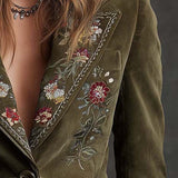Blazer en velours vert olive avec broderies florales complexes
