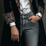 Blazer intemporel de luxe vintage en velours noir avec revers à imprimé baroque