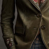 Blazer en velours vert olive avec broderies florales complexes